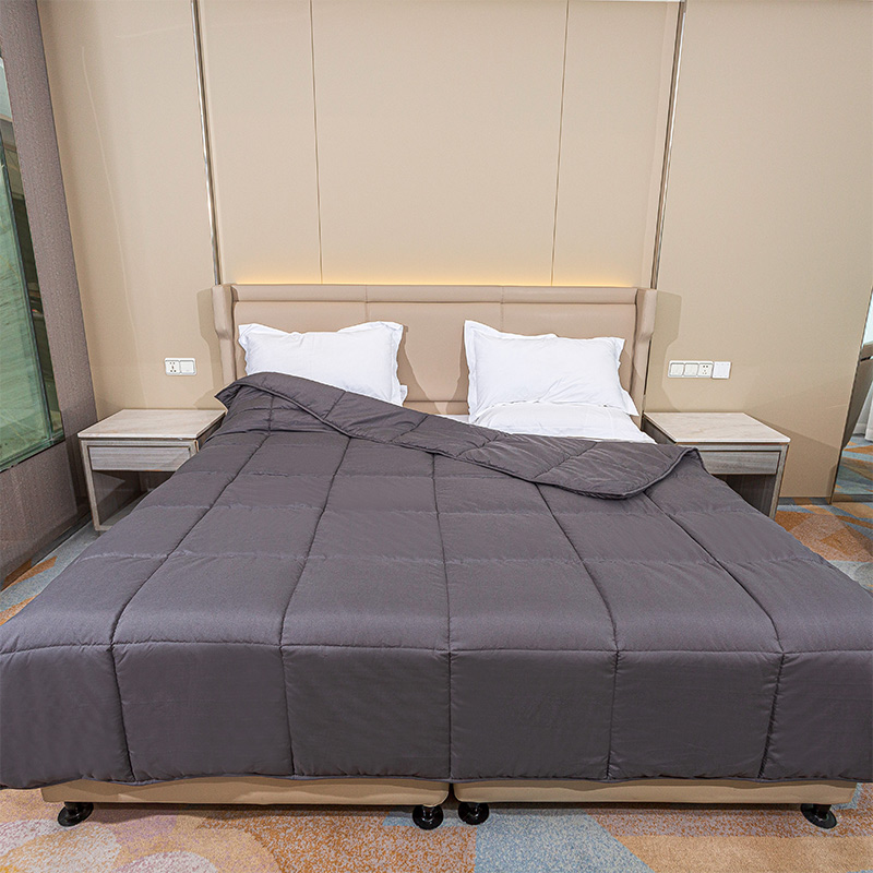 ผ้า： ไส้ไมโครไฟเบอร์: ลูกปัดแก้ว / สีโพลีเอสเตอร์: ขนาดสีขาวหรือขนาดที่กำหนดเอง: คู่, เต็ม, ราชินี, ราชาหรือบรรจุภัณฑ์ที่กำหนดเอง: สูญญากาศ, พีวีซี, ลวดหรือปรับแต่ง