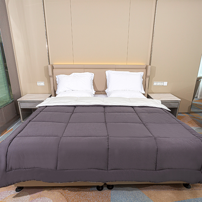 สีเทาทุกฤดูแทรกผ้านวม - การออกแบบกล่องผ้าปูที่นอน Comforter ผ้าห่มผ้าห่มผ้าห่มน้ำหนักเบาของโรงแรม Comforter พร้อมแท็บมุม